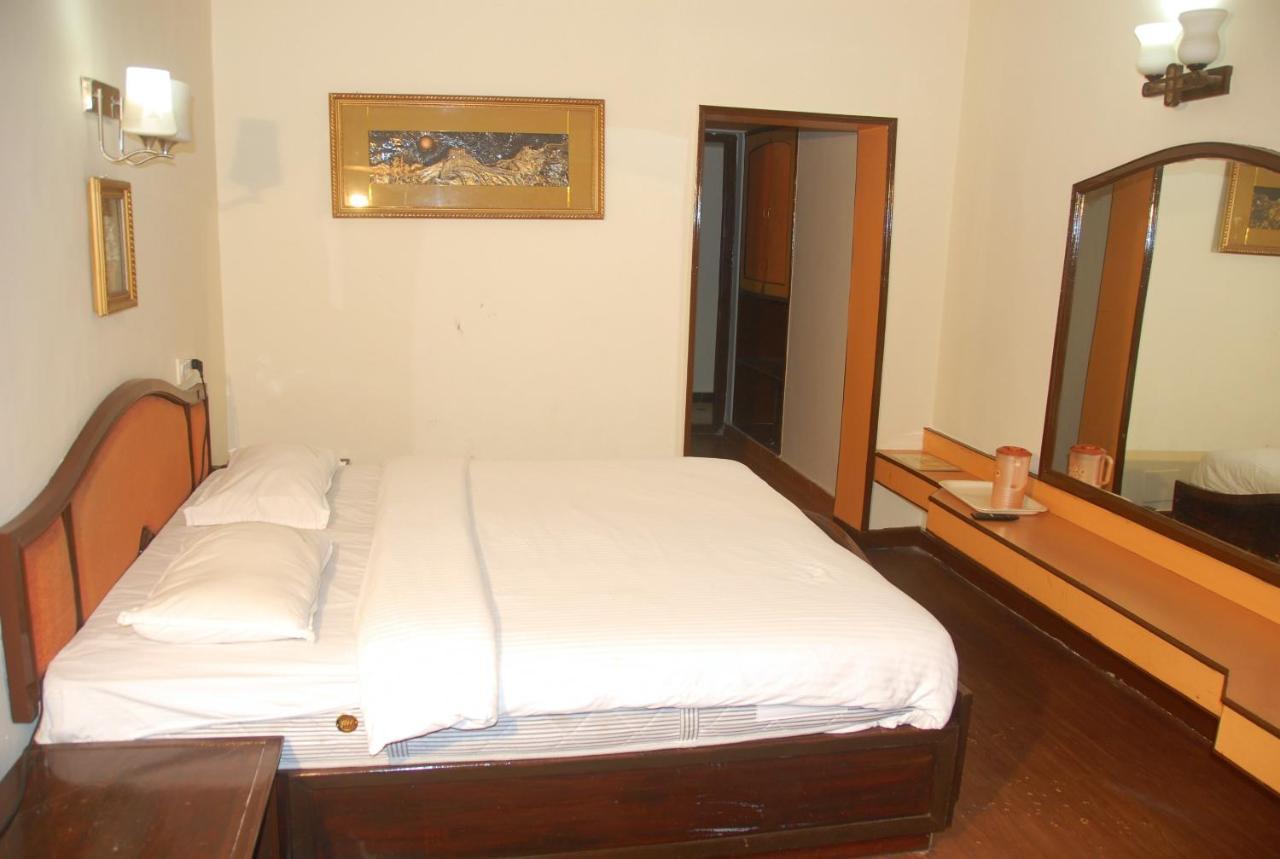 Hotel Sapphire Garden View Udagamandalam Exterior photo