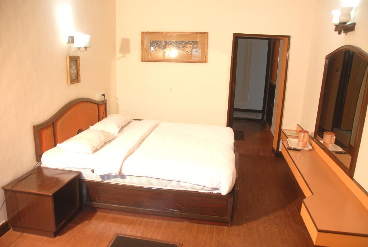 Hotel Sapphire Garden View Udagamandalam Exterior photo