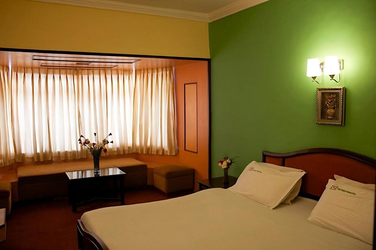 Hotel Sapphire Garden View Udagamandalam Exterior photo